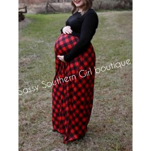 🆕⭐ Black Red buffalo plaid maternity maxi dress